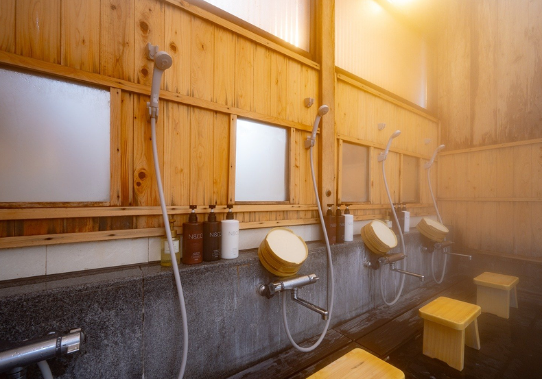 内湯にシャワー増設